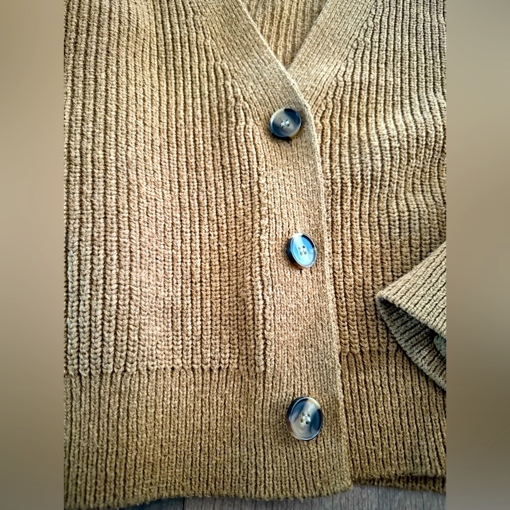 H&M perfect knit cardigan, super soft and cozy fits womens Size Medium